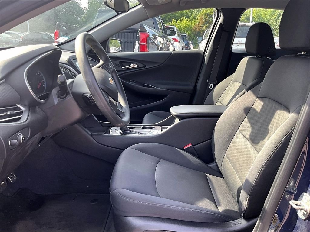 Used 2017 Blue Chevrolet LS image 4