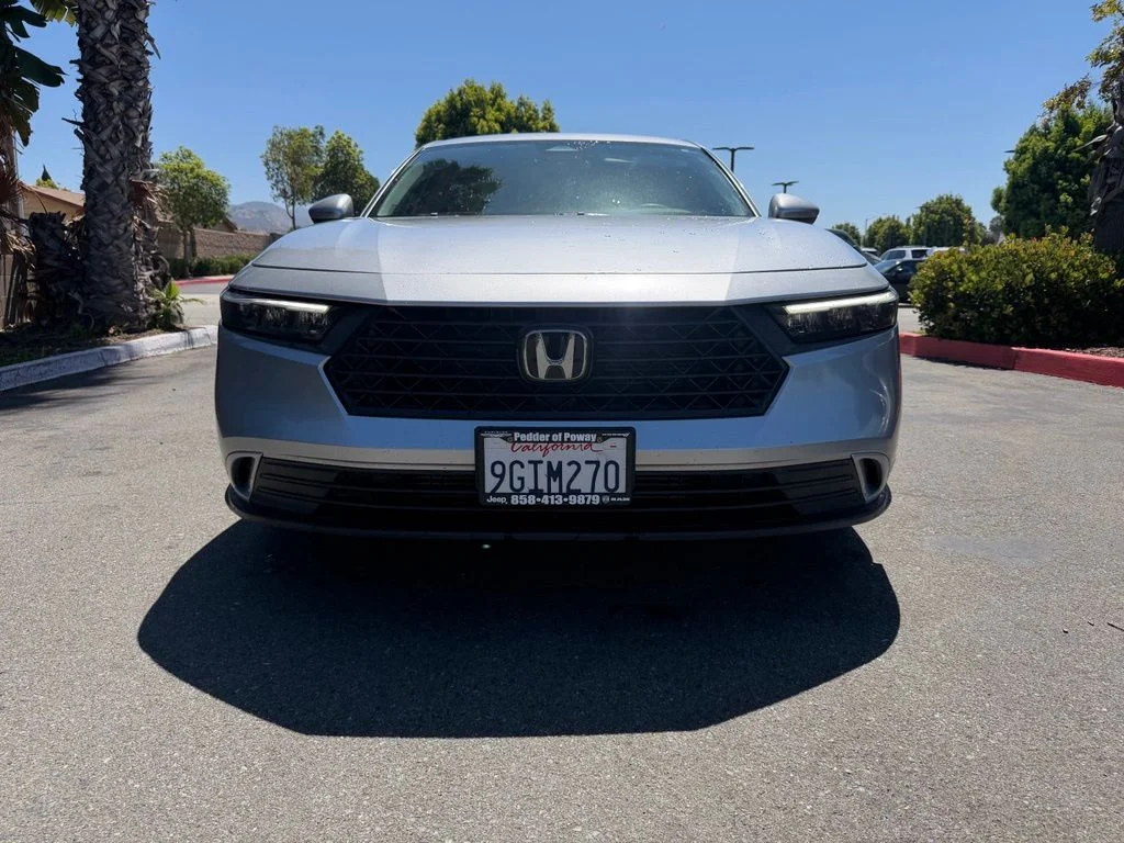 Used 2023 Silver Honda EX image 3