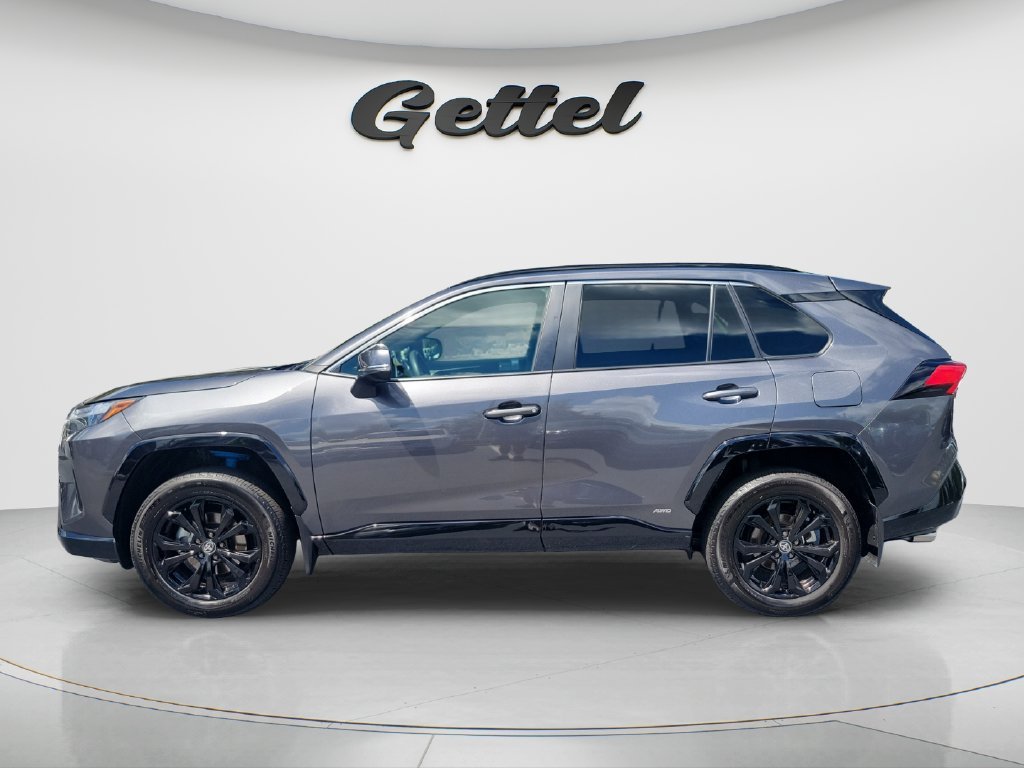 2025 Toyota RAV4 SE - Photo 8