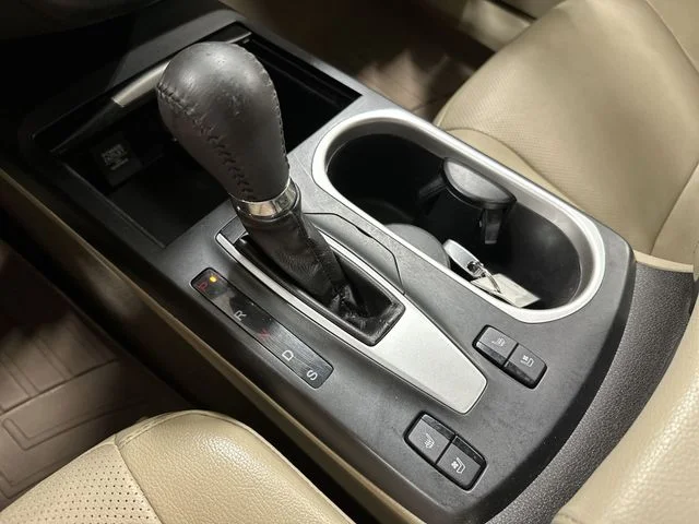 Used 2018 White Diamond Pearl Acura Advance Package image 25