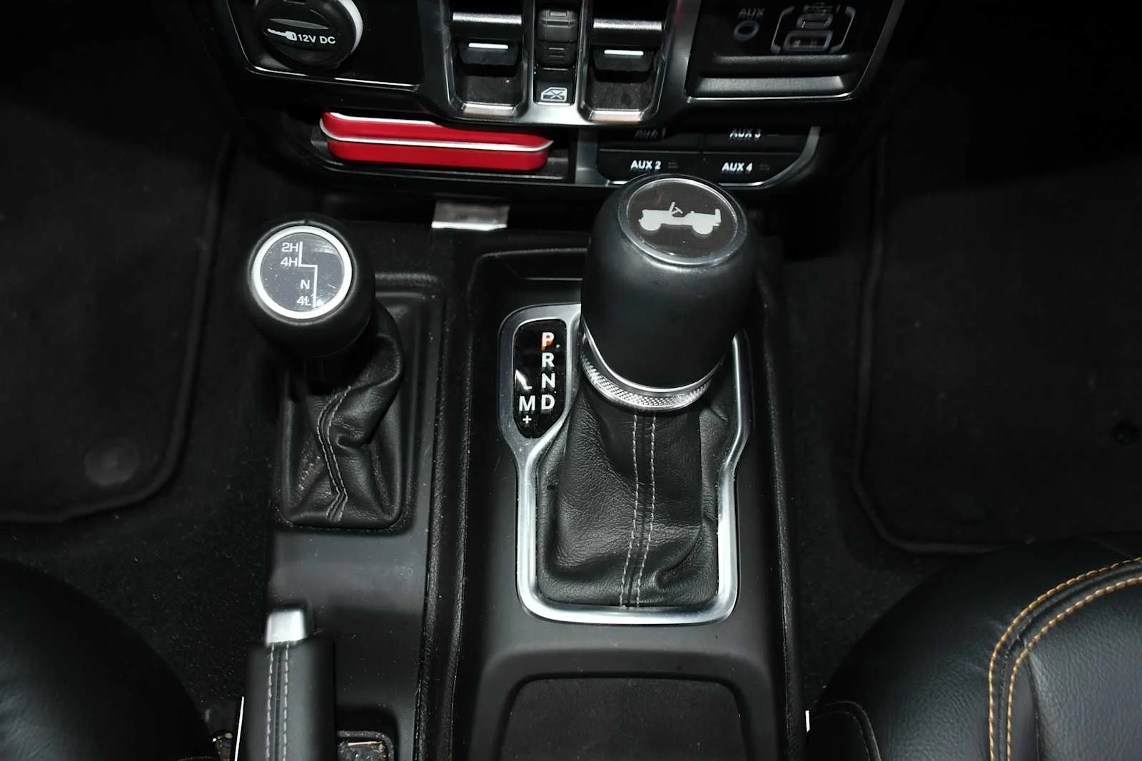 Used 2024 Earl Clearcoat Jeep Sahara image 21