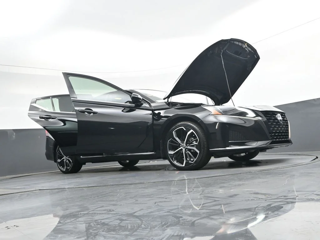 Used 2025 Black Nissan 2.5 SR image 56