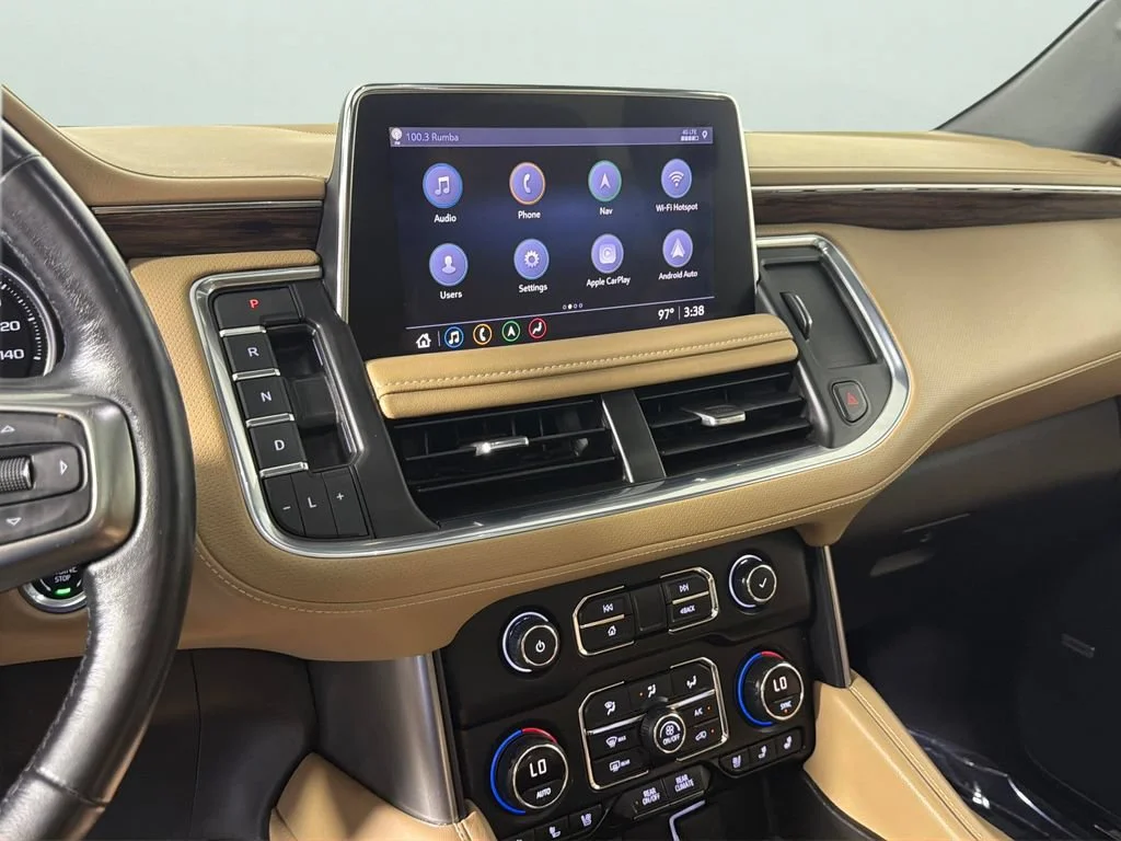 Used 2021 IRIDESCENT PEARL TRICOAT Chevrolet Premier image 23