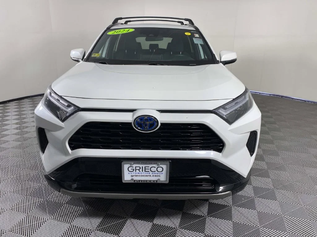 Used 2024 Pearl Toyota SE image 3