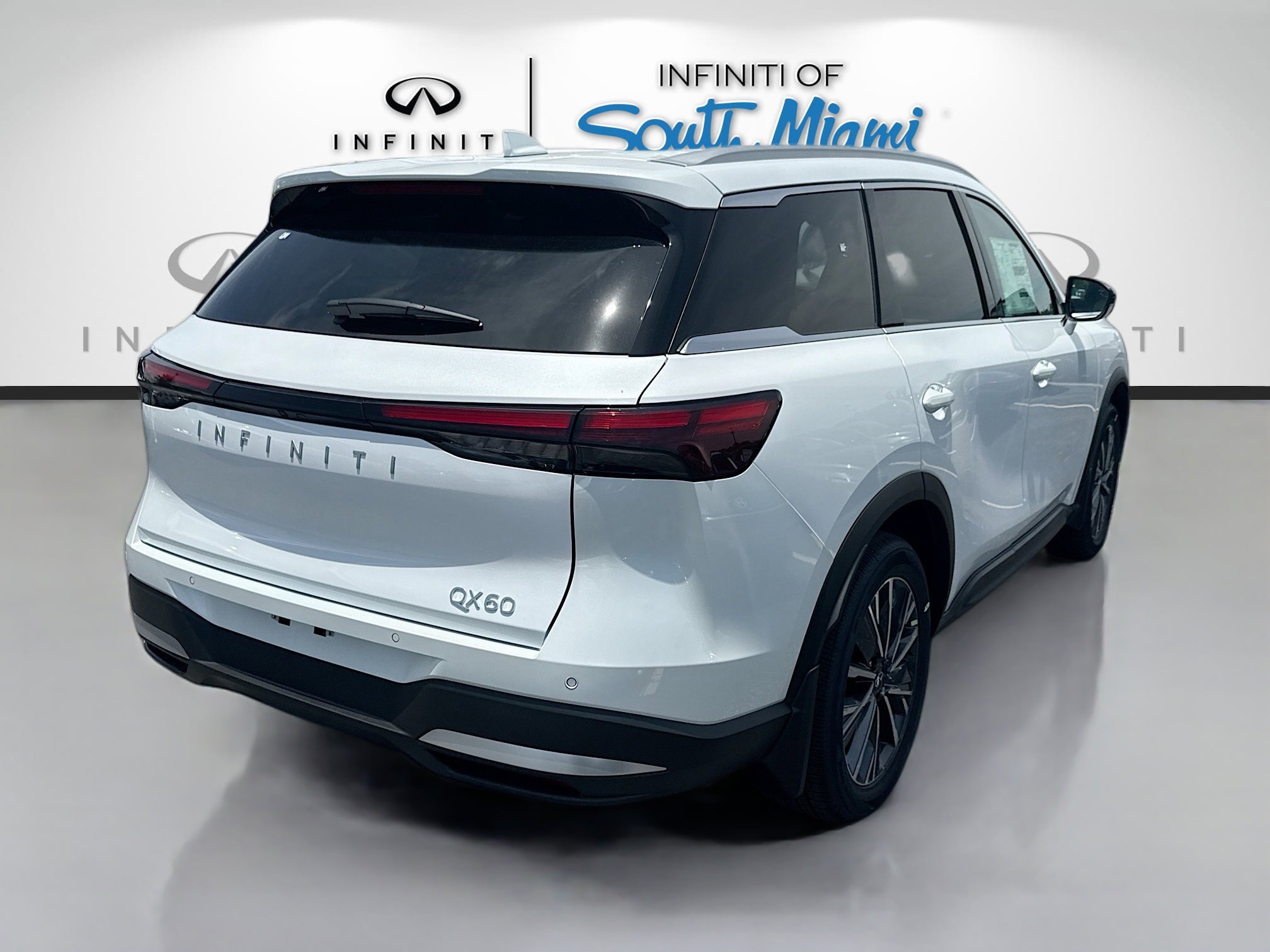 New 2027 RADIANT WHITE INFINITI Luxe FWD image 6