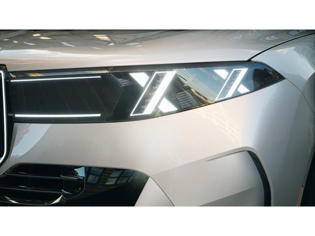 New 2027 Space Silver Metallic BMW 40 xDrive image 6