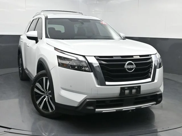 2025 Nissan Pathfinder Platinum 2WD's photo