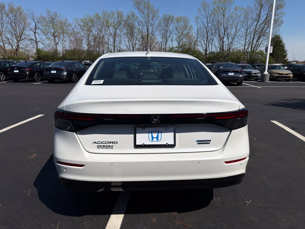 New 2026 Platinum White Pearl Honda Touring image 4