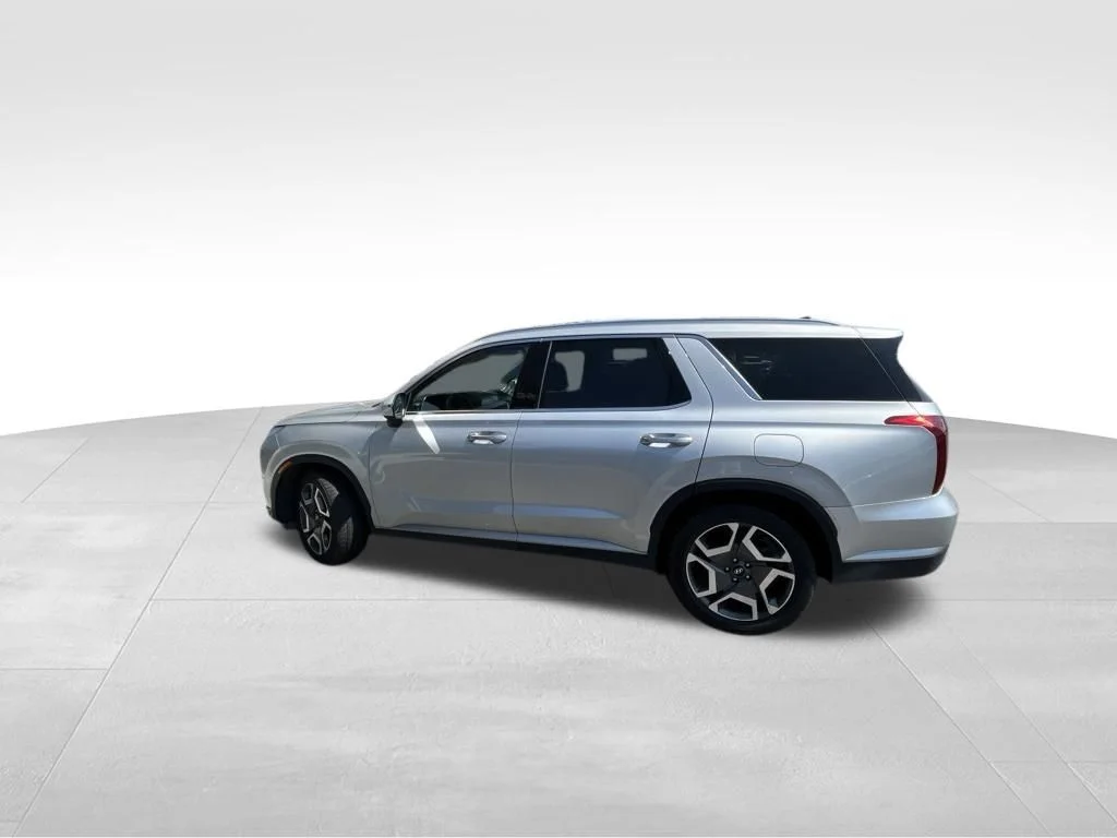 Used 2024 Silver Hyundai SEL image 9