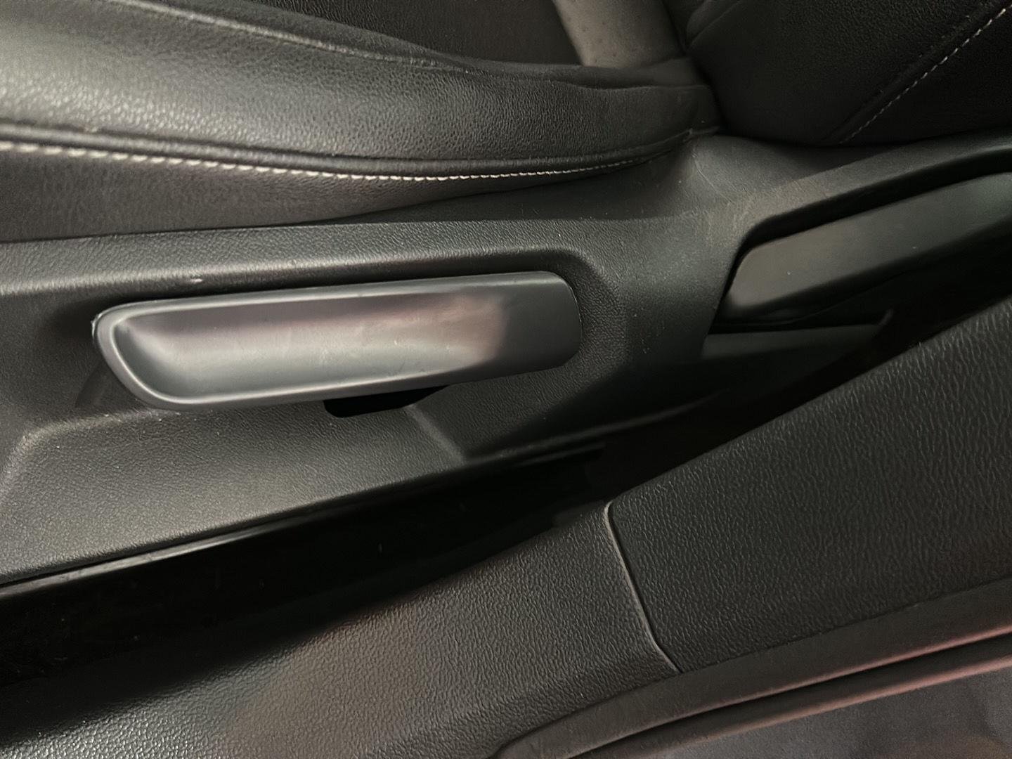 Used 2019 Platinum Gray Metallic Volkswagen SE image 20