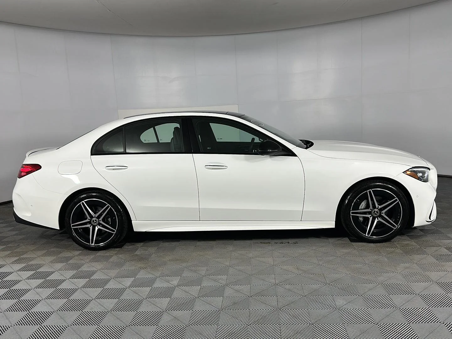Used 2025  Mercedes-Benz C 300 image 25