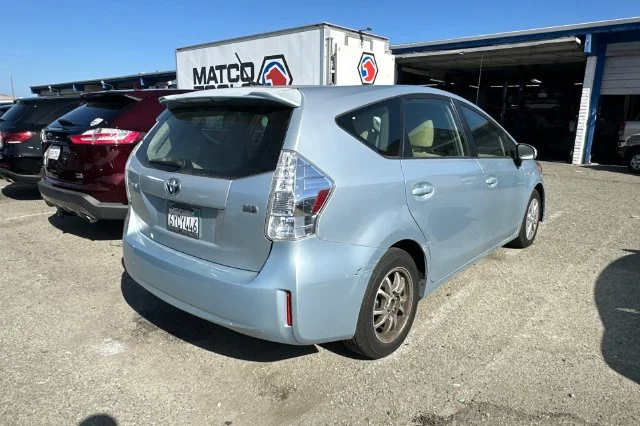 Used 2013 Blue Toyota Three image 5