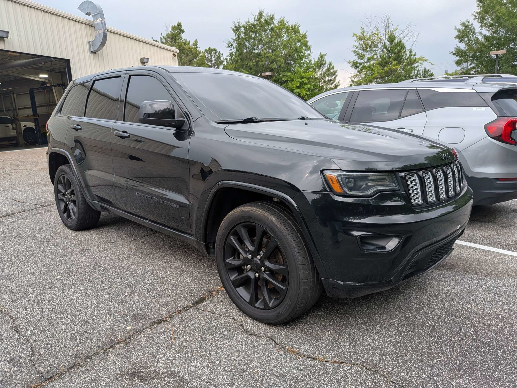 Used 2020 Black Jeep Altitude image 1