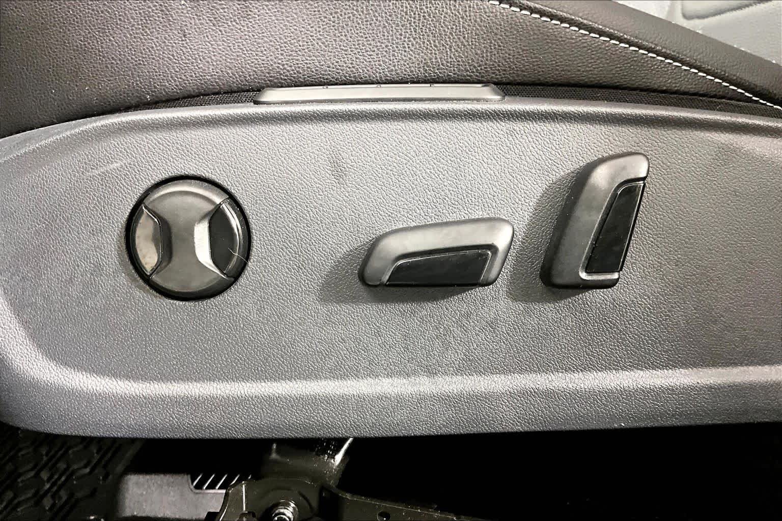 Used 2026 Pyrite Silver Metallic Volkswagen SEL image 30