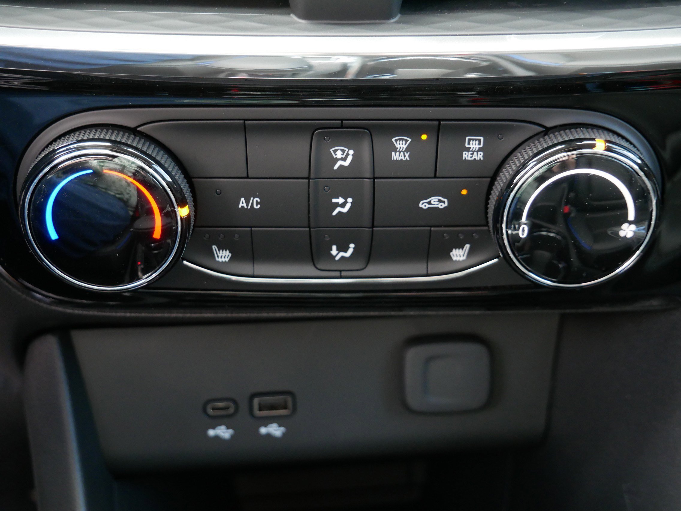 2026 Buick Encore GX Sport Touring - Photo 8