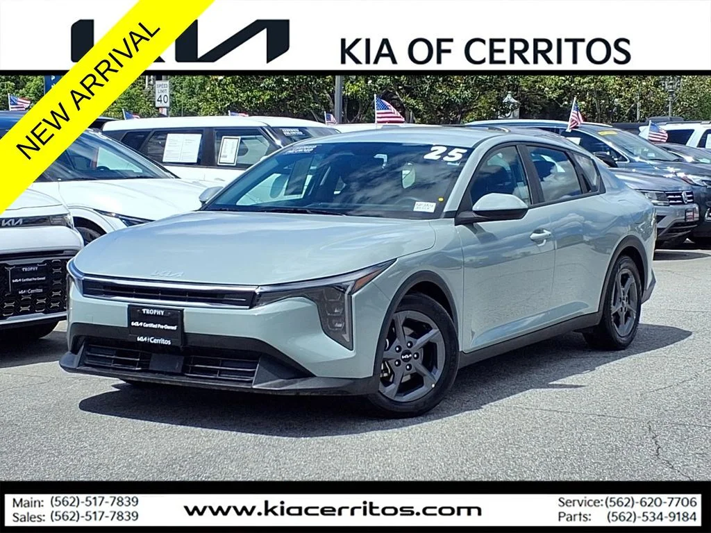 2025 Kia K4 LXS AT's photo