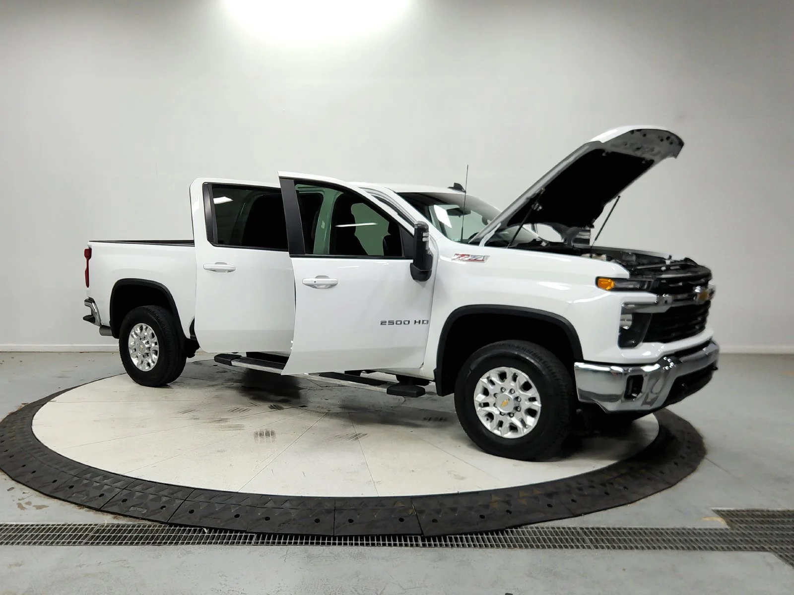 Used 2025 White Chevrolet LT image 10
