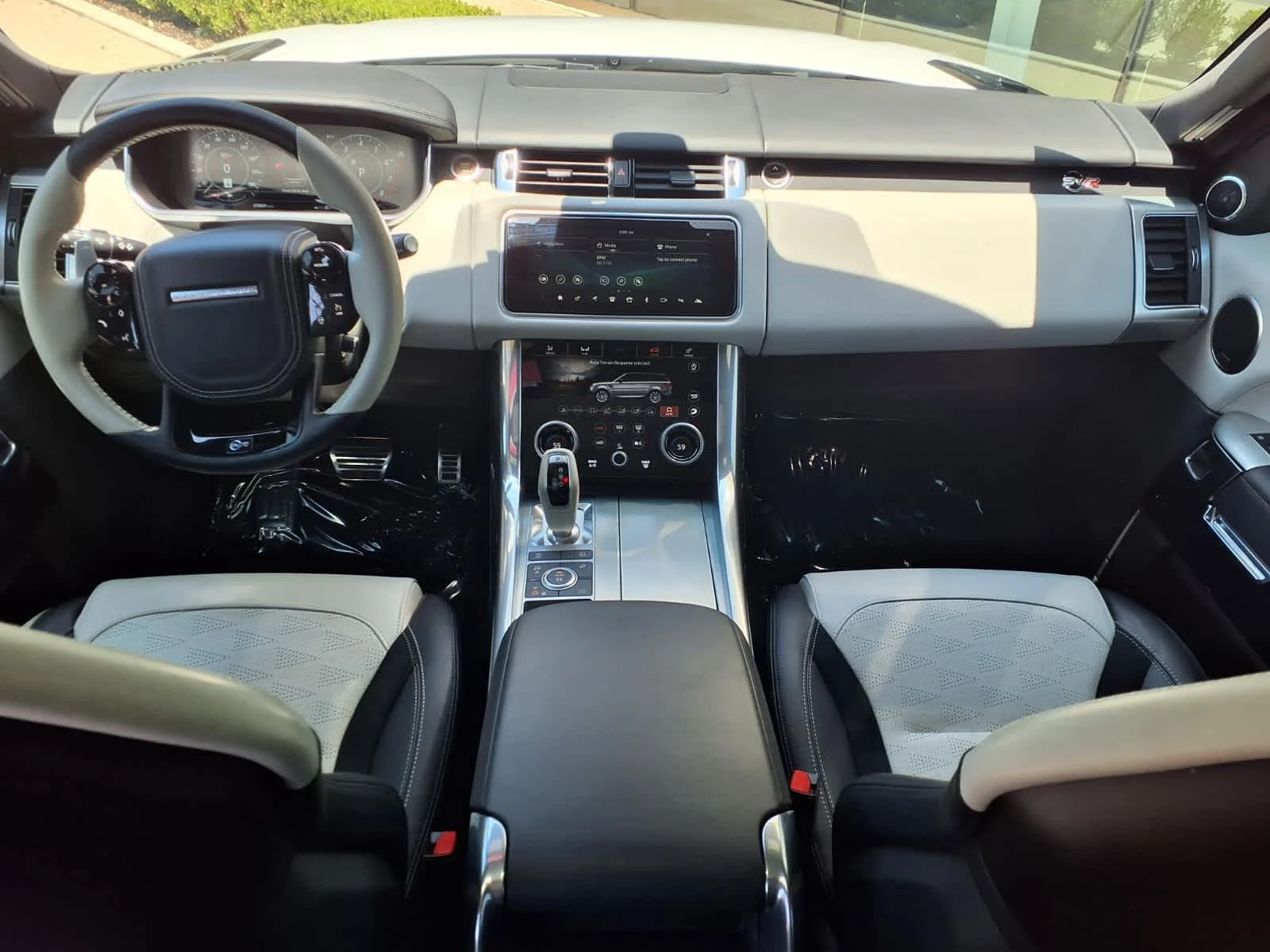 Used 2022 Fuji White Land Rover SVR image 24