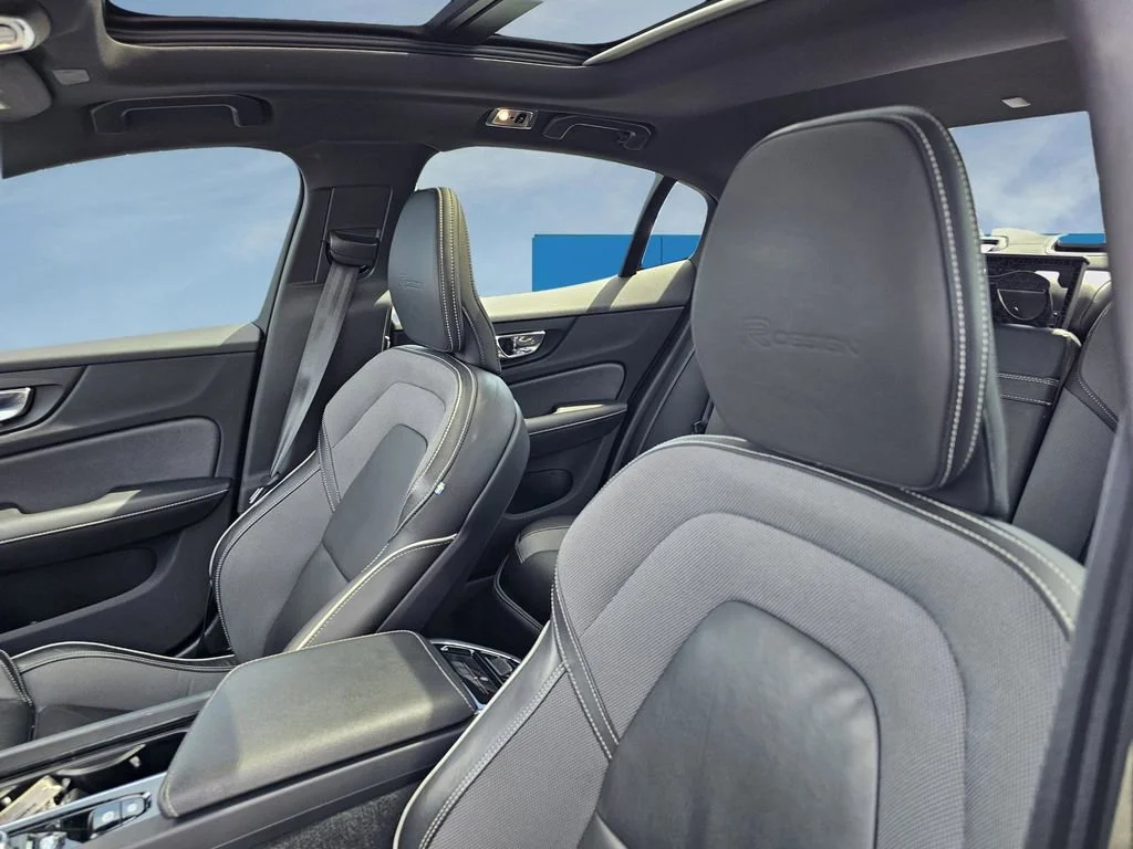 Used 2020 Black Stone Volvo R-Design image 16