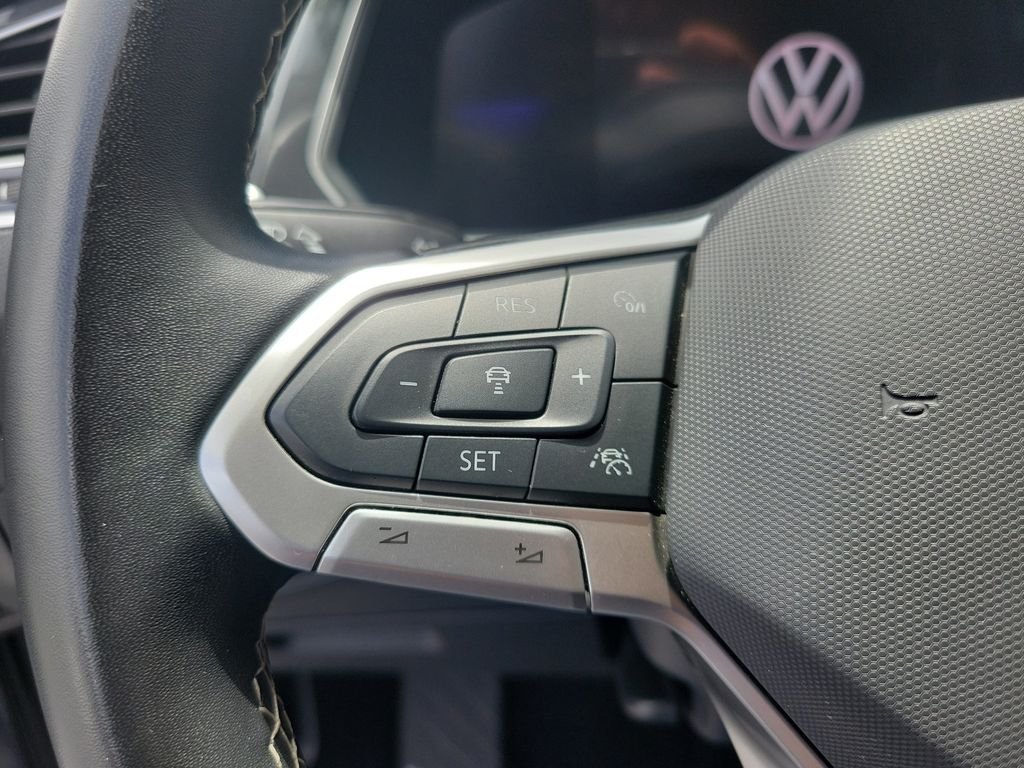 Certified Used 2024  Volkswagen 2.0T SE image 19