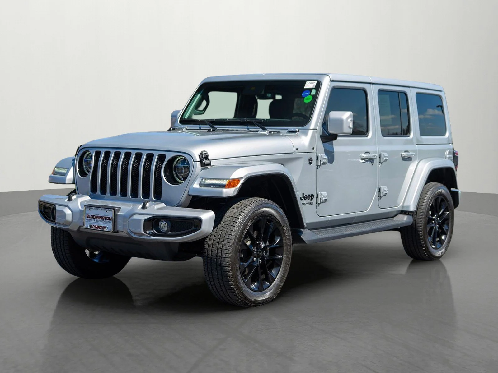 Used 2022 Silver Zynith Clearcoat Jeep Unlimited Sahara High Altitude image 4