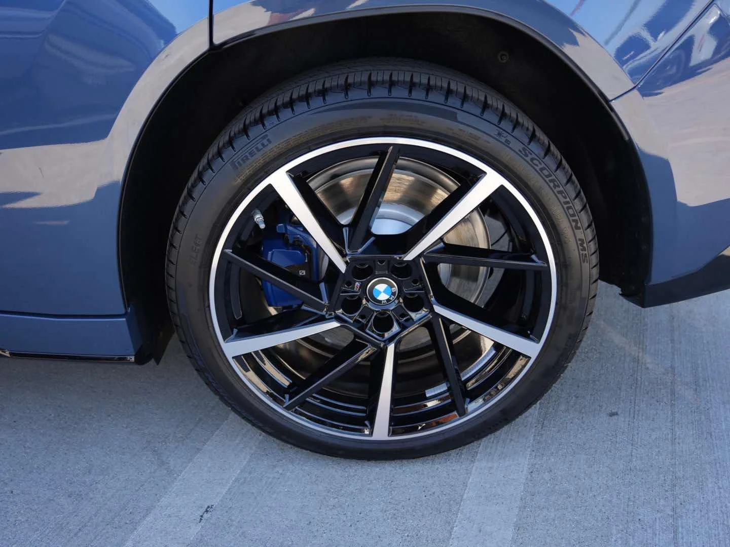 New 2027 Ocean Wave Blue Metallic BMW 50 xDrive image 7