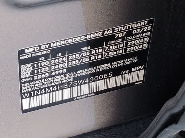 Used 2025 Mountain Grey Metallic Mercedes-Benz GLB 250 image 39