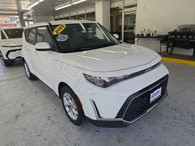 Used 2025  Kia LX image 7