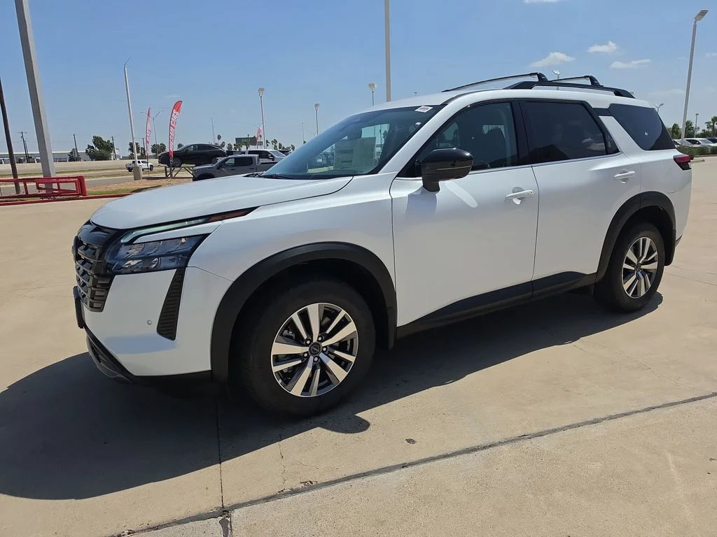 New 2026 Everest White Pearl TriCoat Nissan SL image 2