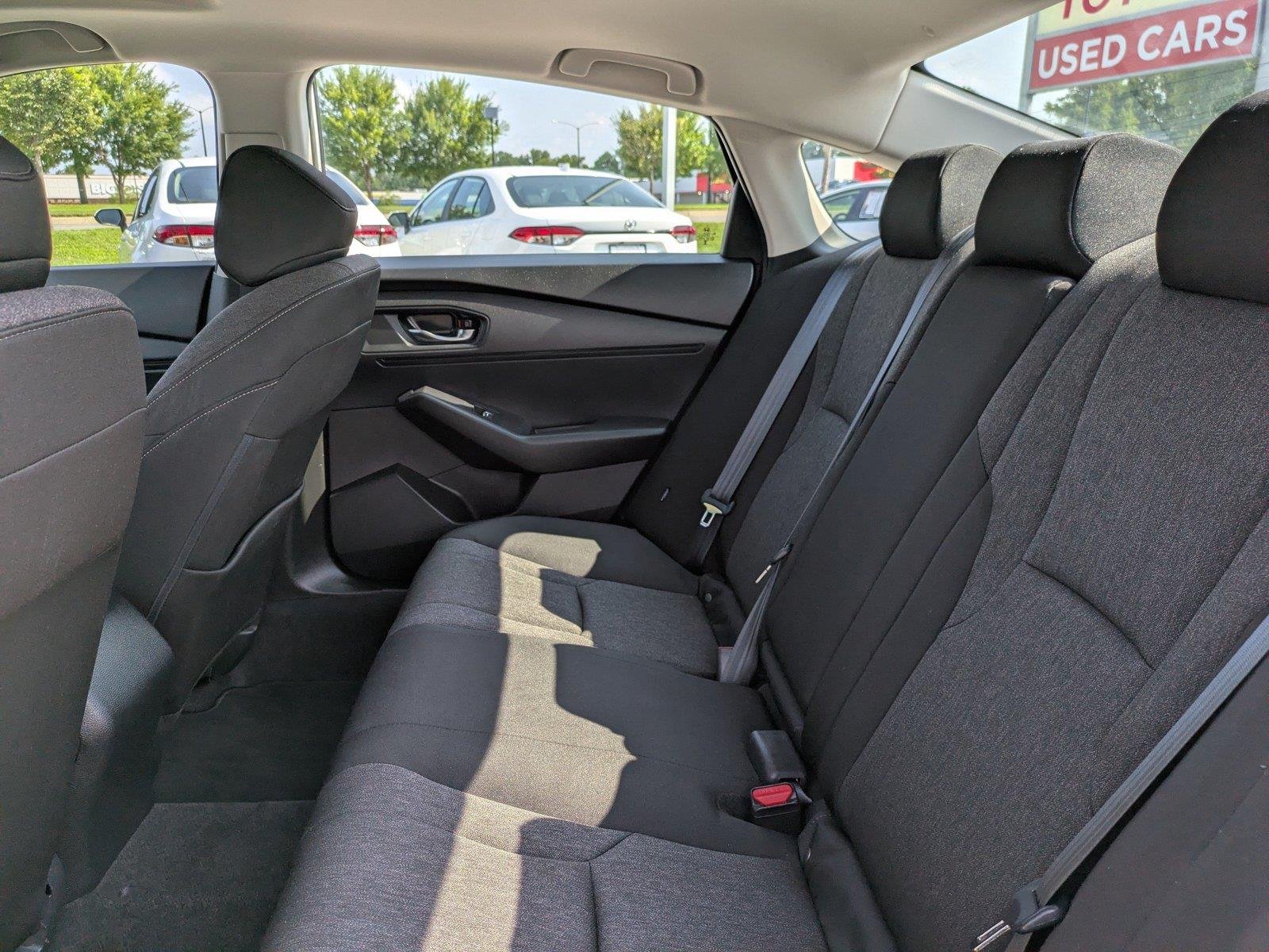 Used 2023 Platinum White Pearl Honda EX image 13