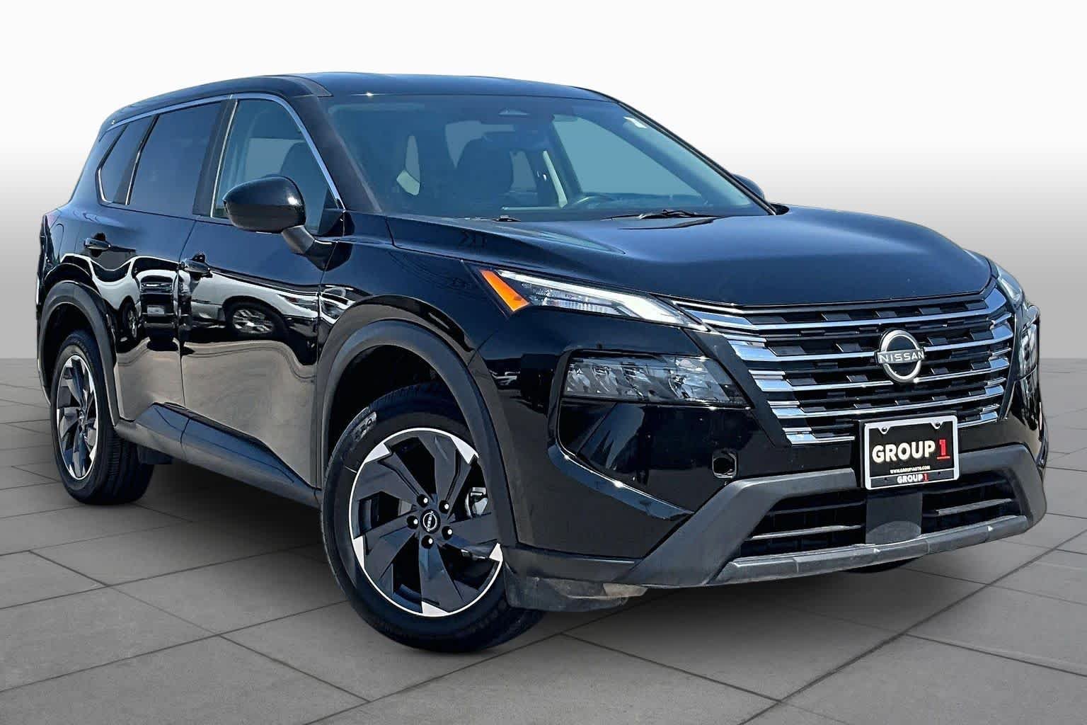 Used 2025 Super Black Nissan SV image 3