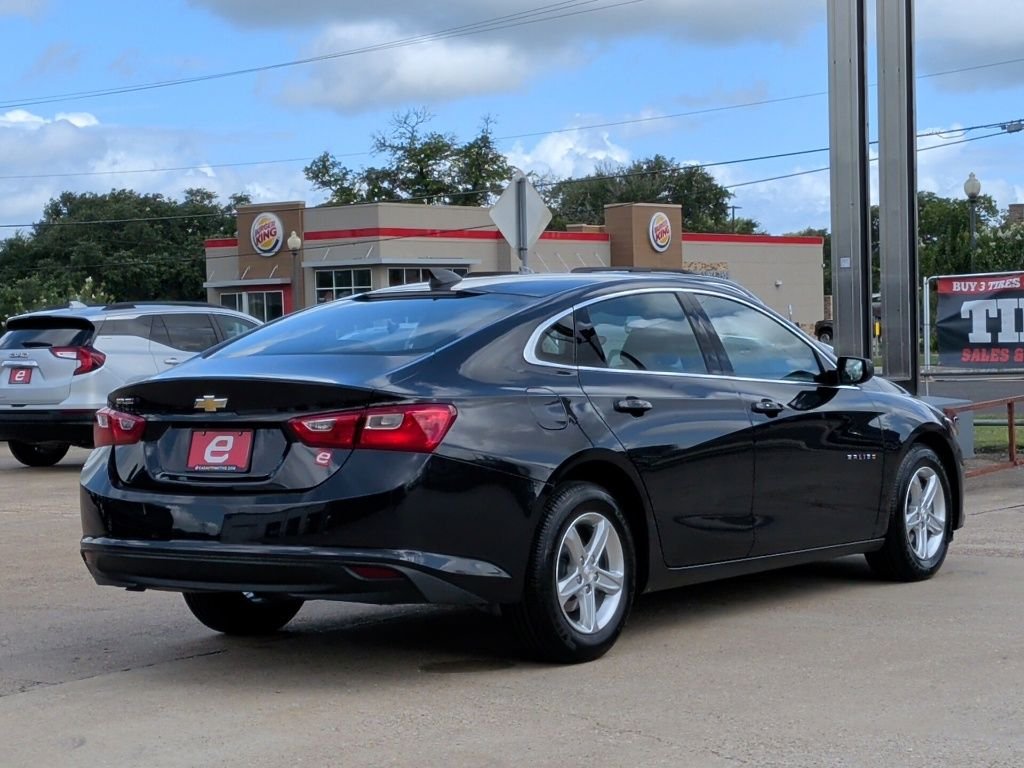 Used 2022 Gray Chevrolet LS image 8