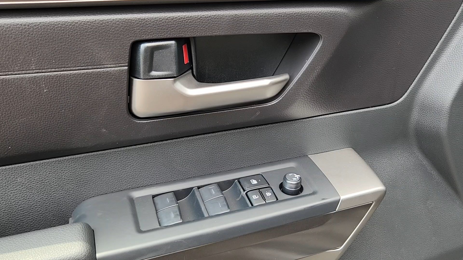 2026 Toyota Tundra SR5 - Photo 7