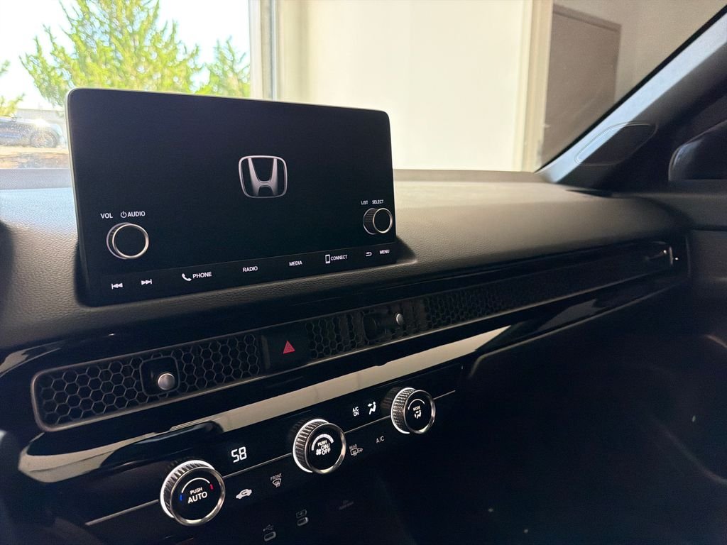 Used 2025  Honda Sport image 17
