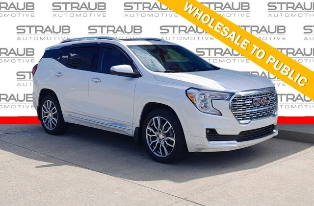 Used 2023 White GMC Denali image 1