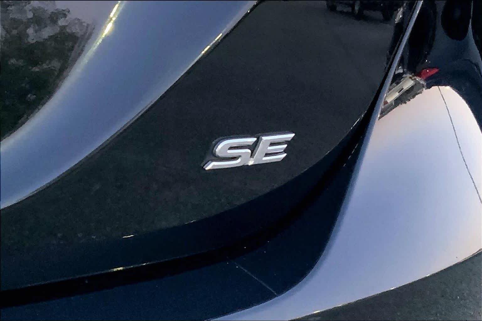 Used 2021 Midnight Black Metallic Toyota SE image 9