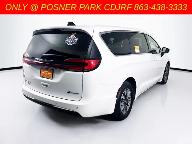Used 2024 White Chrysler Select image 7