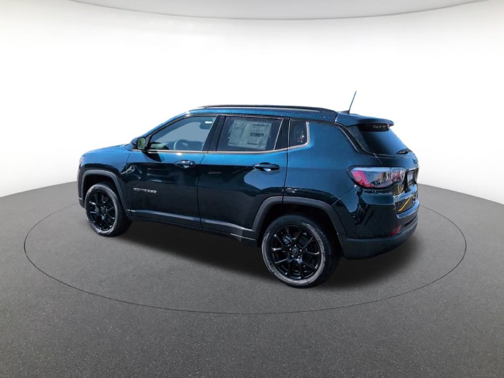 New 2026 Fathom Blue Pearl-Coat Exterior Paint Jeep Latitude image 11