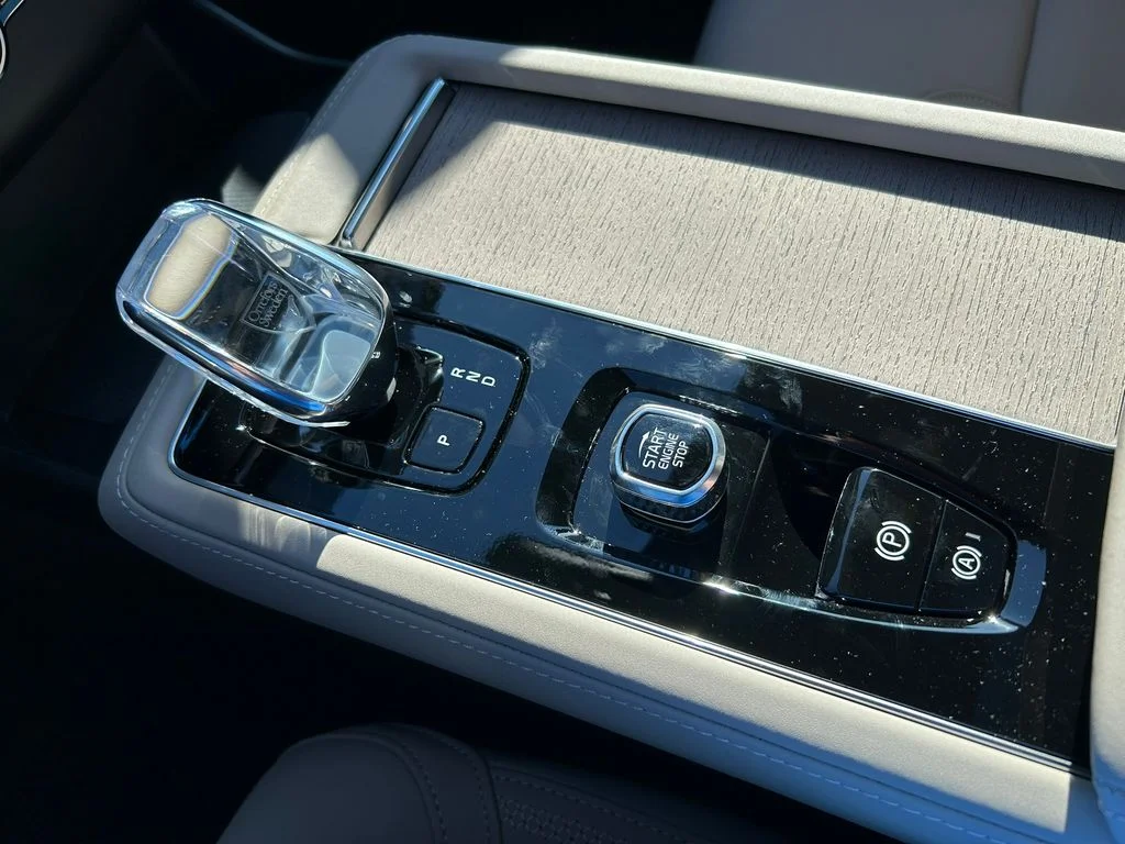 New 2026 Crystal White Volvo Plus image 24