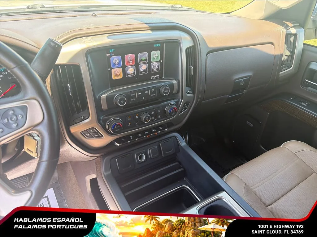 Used 2017 WHITE FROST TRICOAT GMC Denali image 17