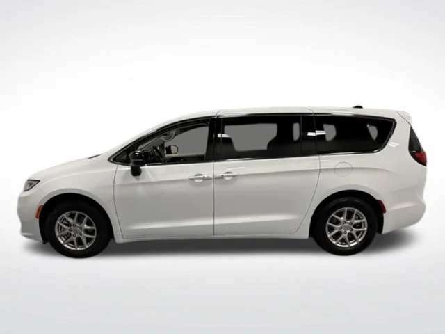 Used 2024 White Chrysler Touring L image 5
