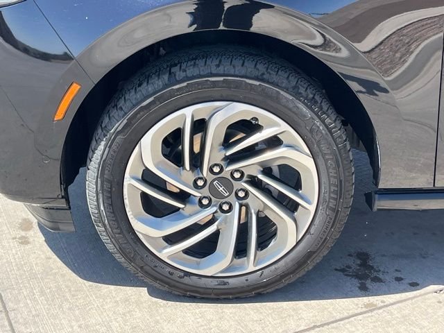 Used 2025 Black Metallic Lincoln Reserve image 5