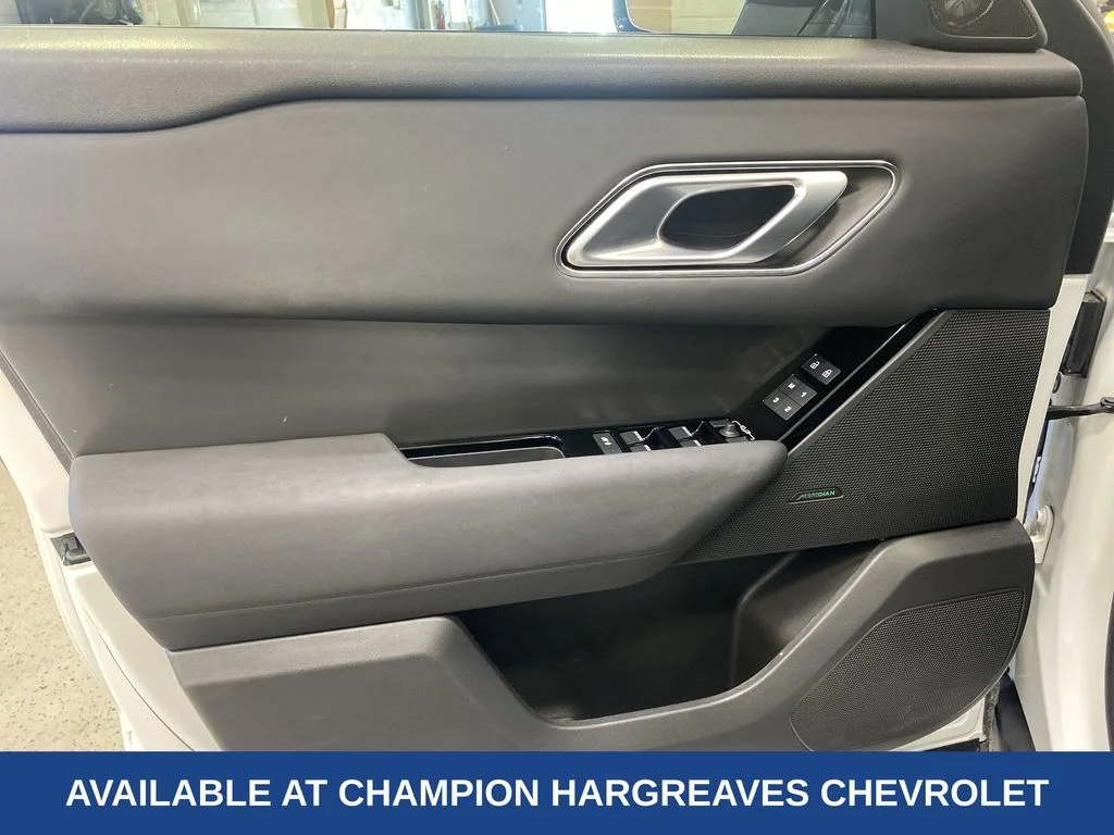 Used 2025 Fuji White Land Rover Dynamic SE image 29
