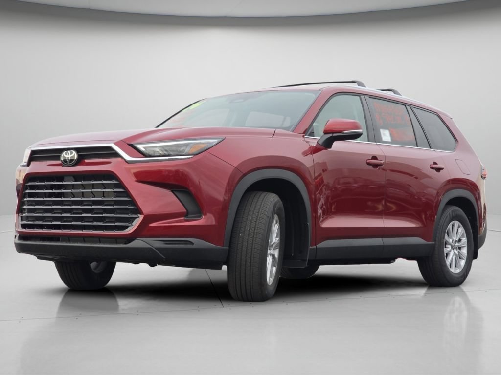 Used 2026 Pearl Toyota XLE image 17