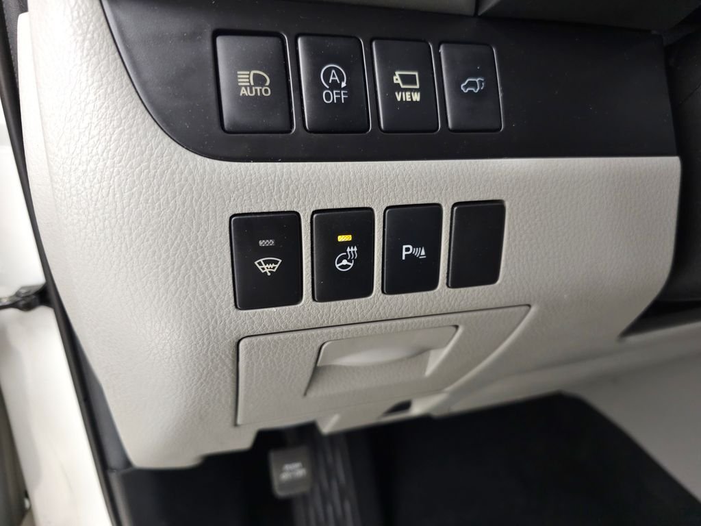Used 2019 Blizzard Pearl Toyota Limited Platinum image 15