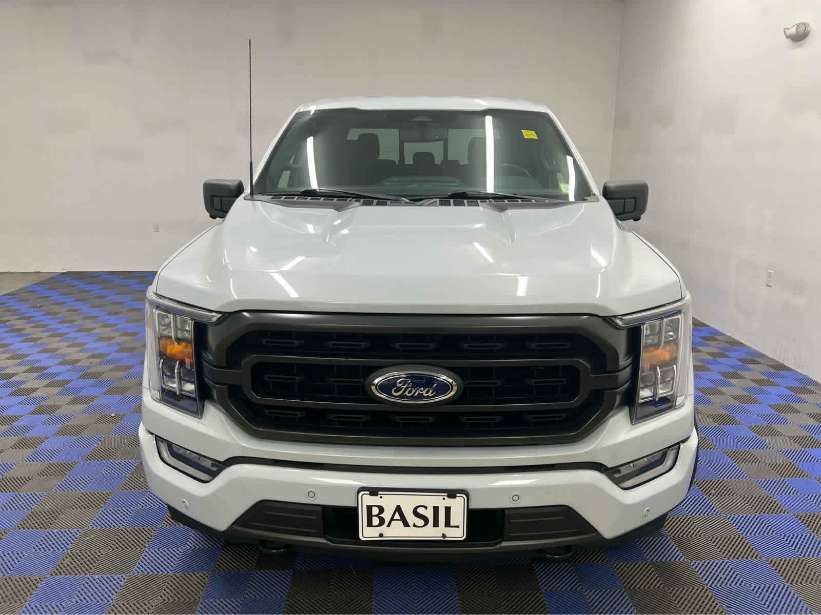 Used 2022 Space White Metallic Ford XLT image 2