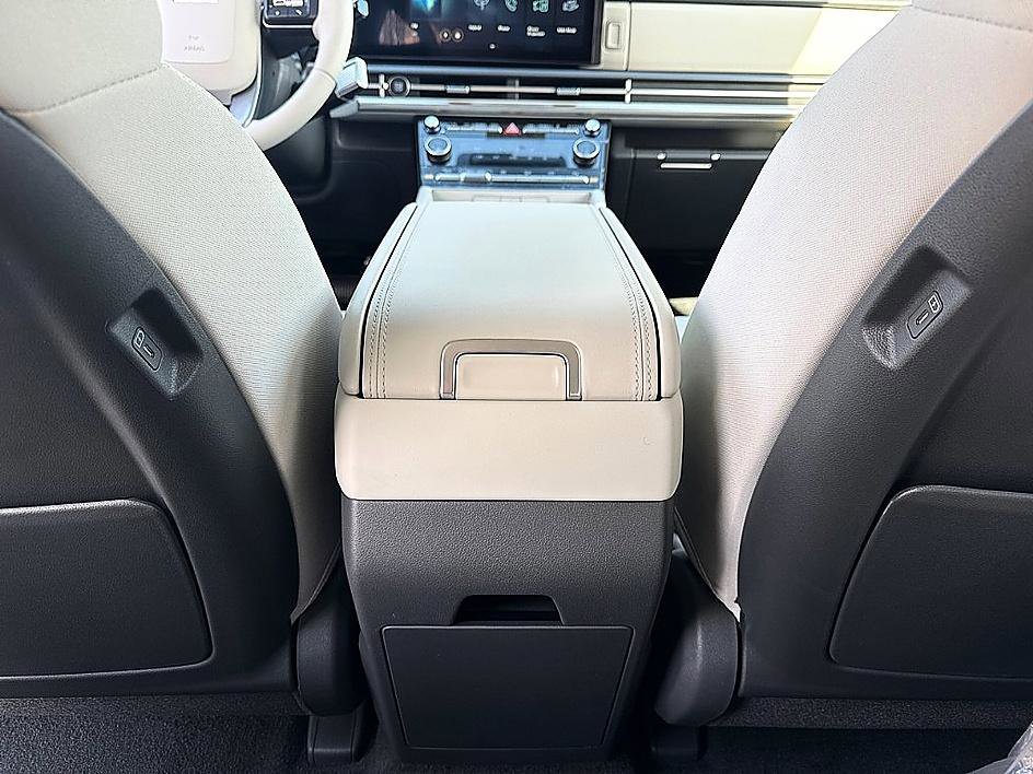 New 2026 Shimmering Silver Hyundai SE image 7
