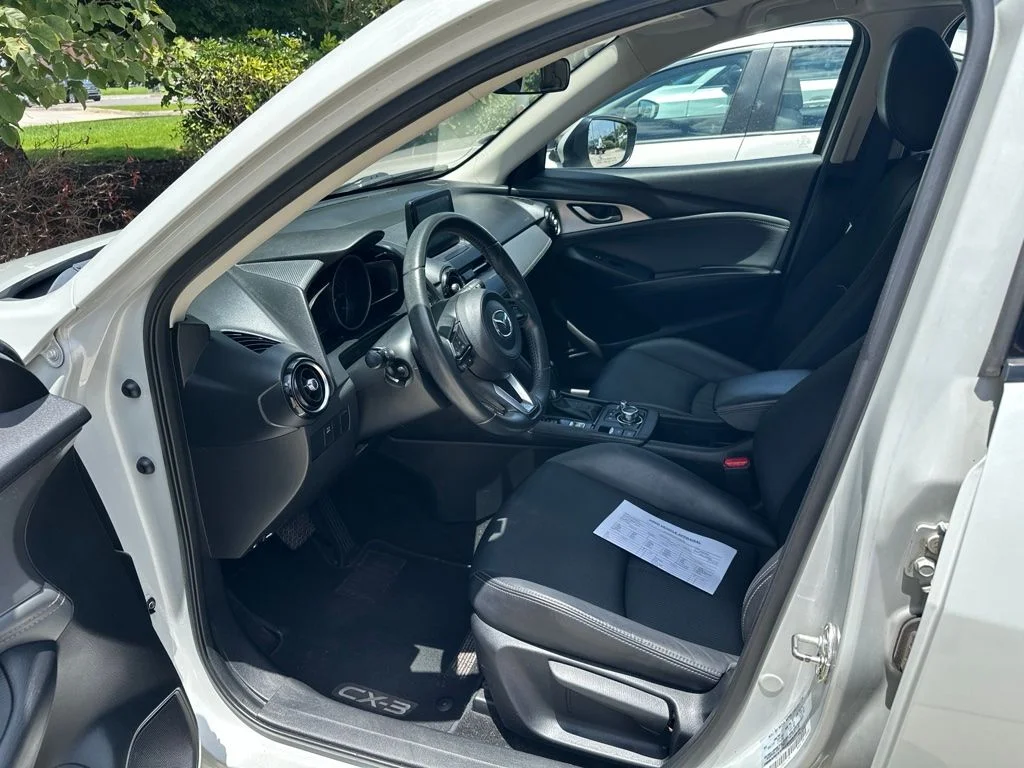 Used 2019 White Mazda Touring image 4
