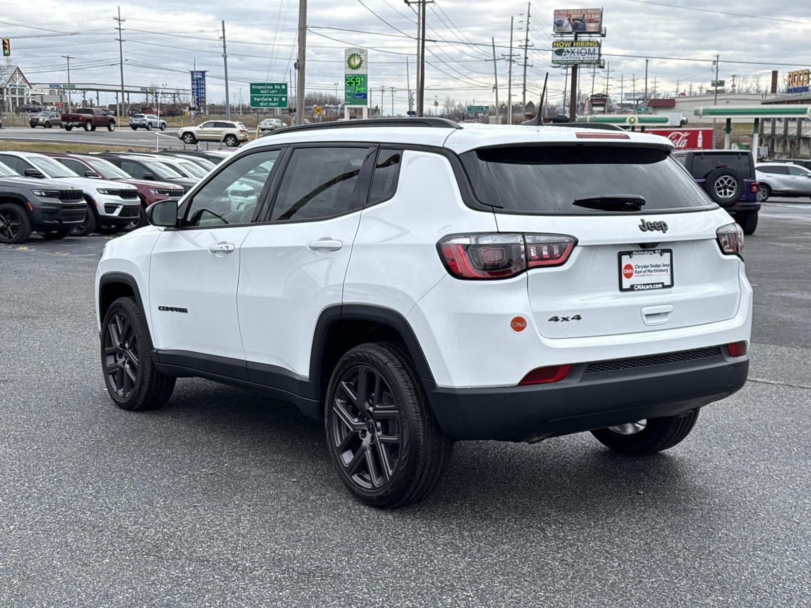 New 2026 Bright White Clearcoat Jeep Latitude Altitude image 26