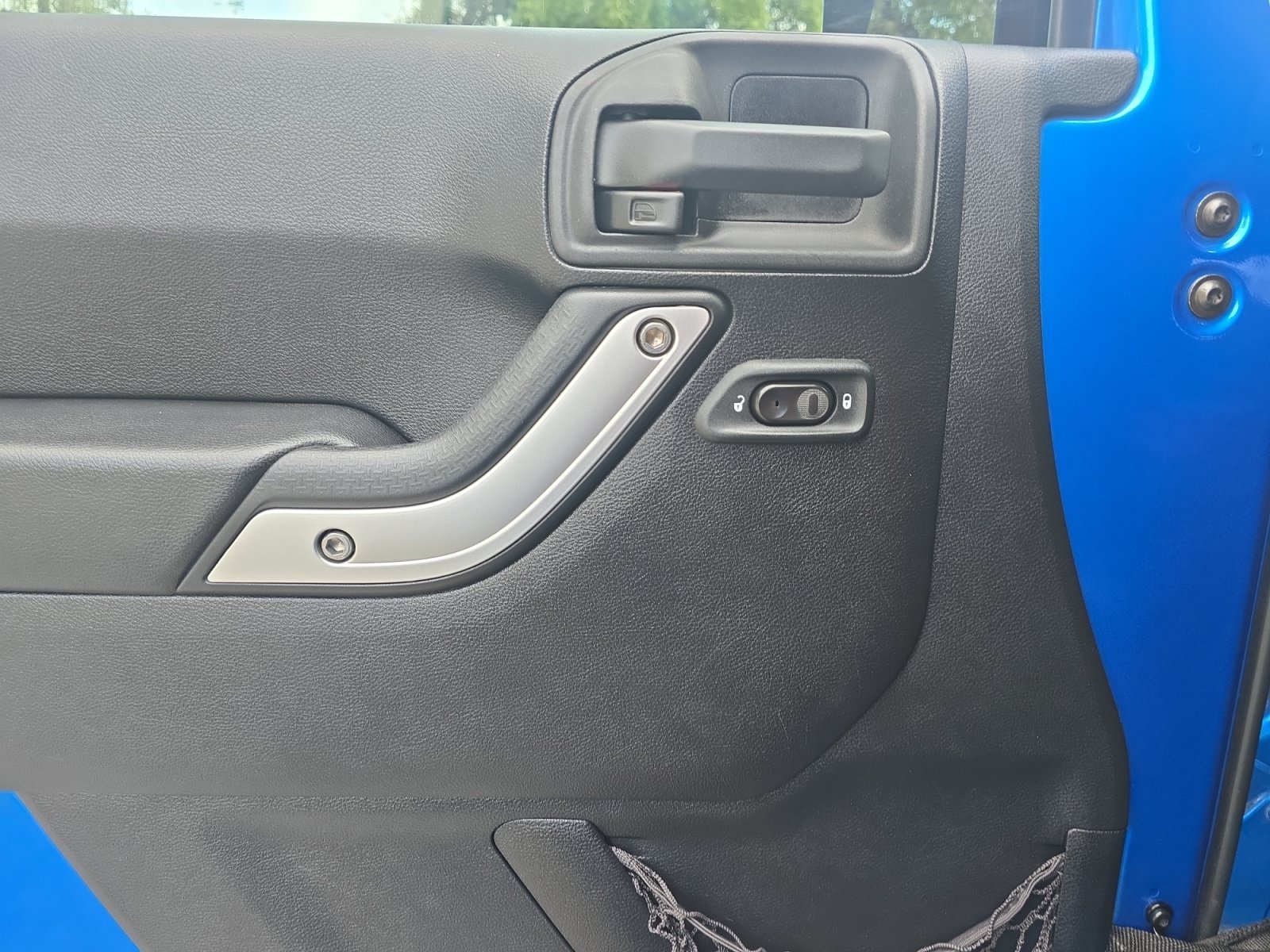 Used 2015 Hydro Blue Pearl Coat Jeep Sahara image 21